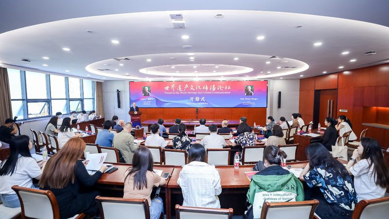 提交材料：创业者需准备以下材料向工商局提交：